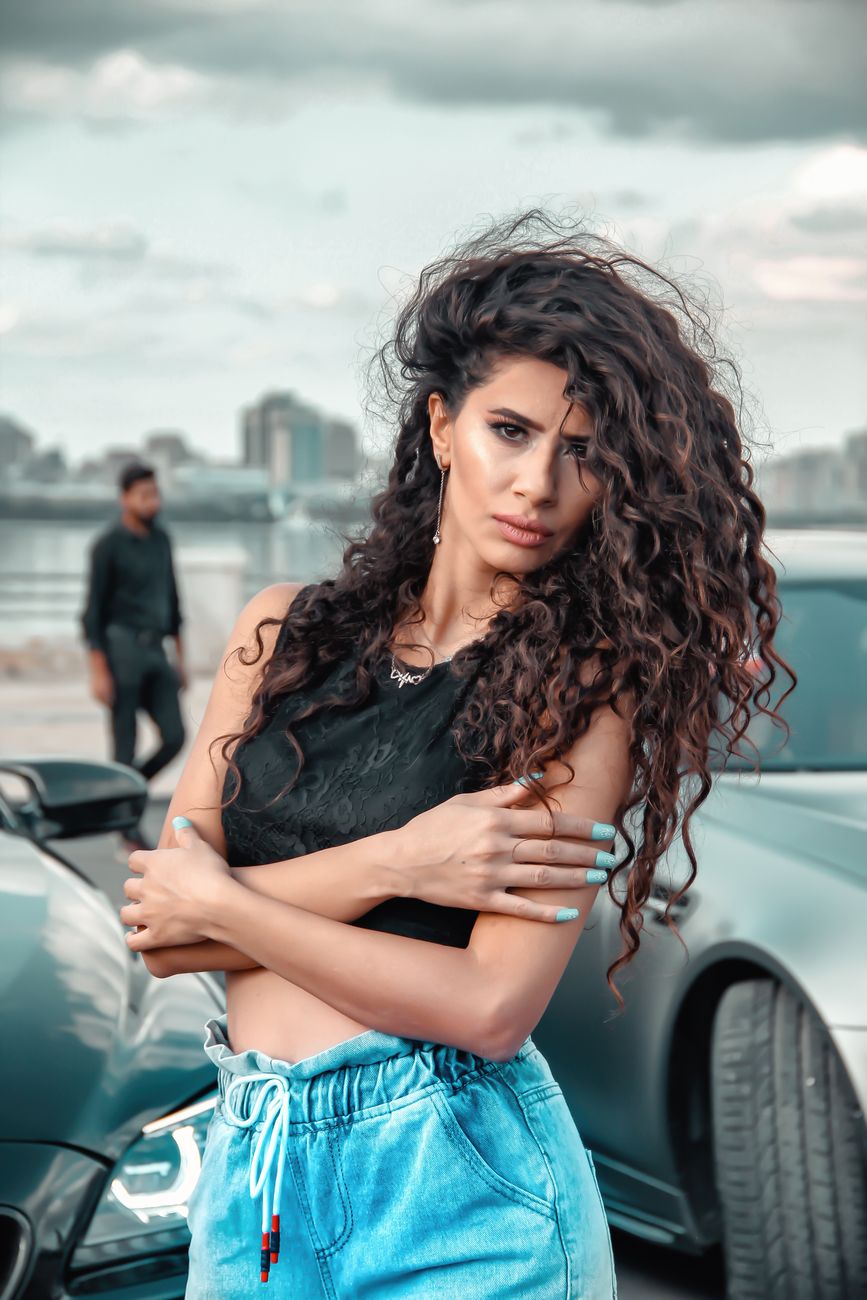 Giovane donna seducente